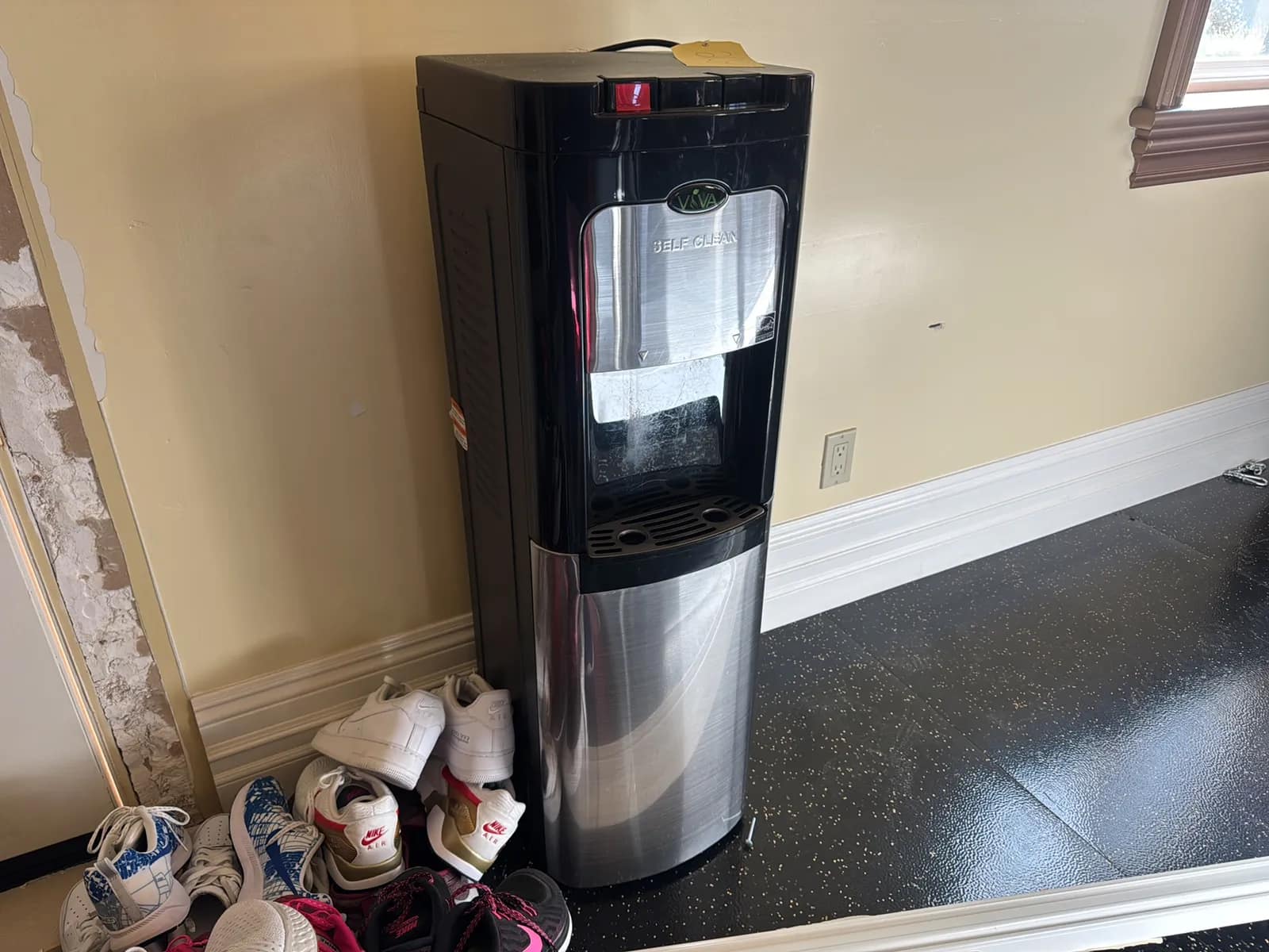 self-clean-hot-and-cold-water-dispenser-8b20e4