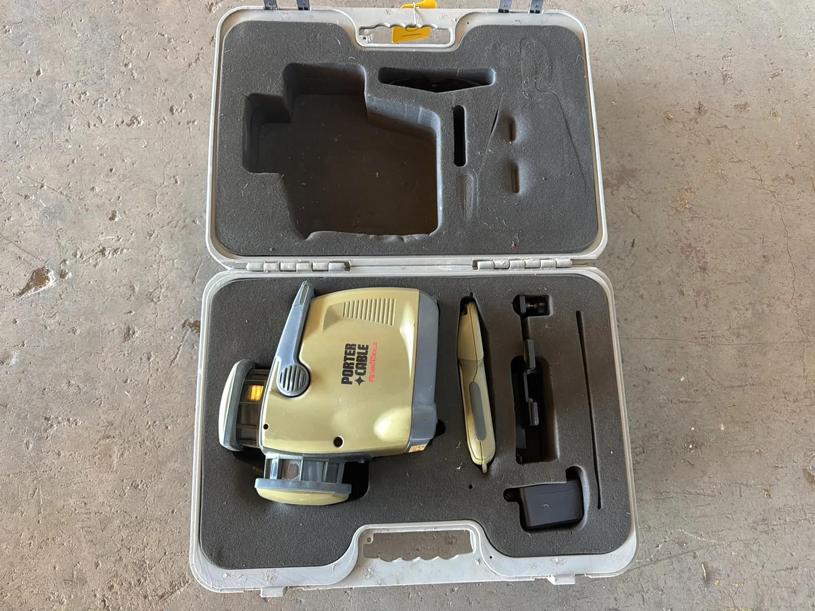 porter-cable-laser-level-with-case-mvq1gihz