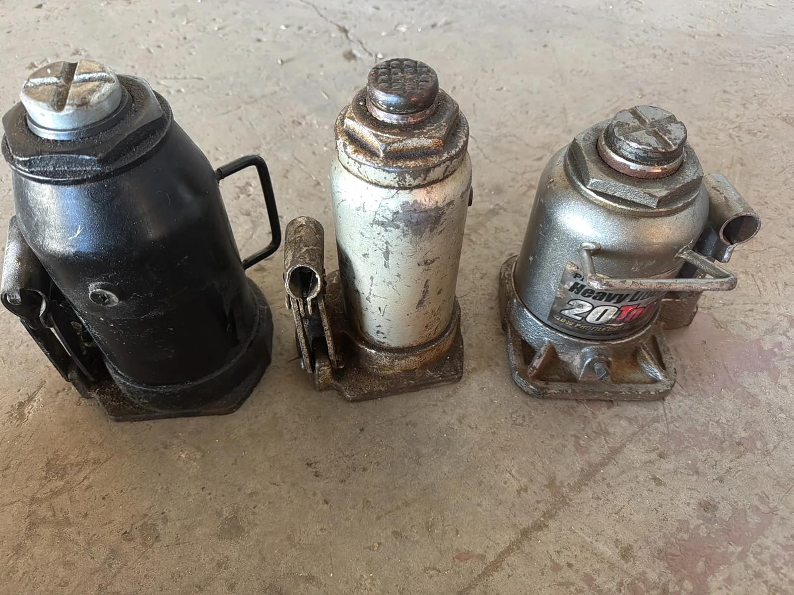 3-hydraulic-bottle-jacks-5ce06e