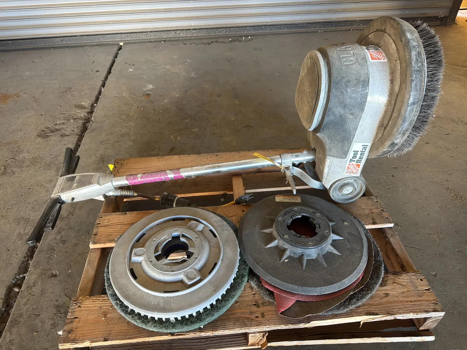 clarke-floor-buffer-and-pads-b653f4
