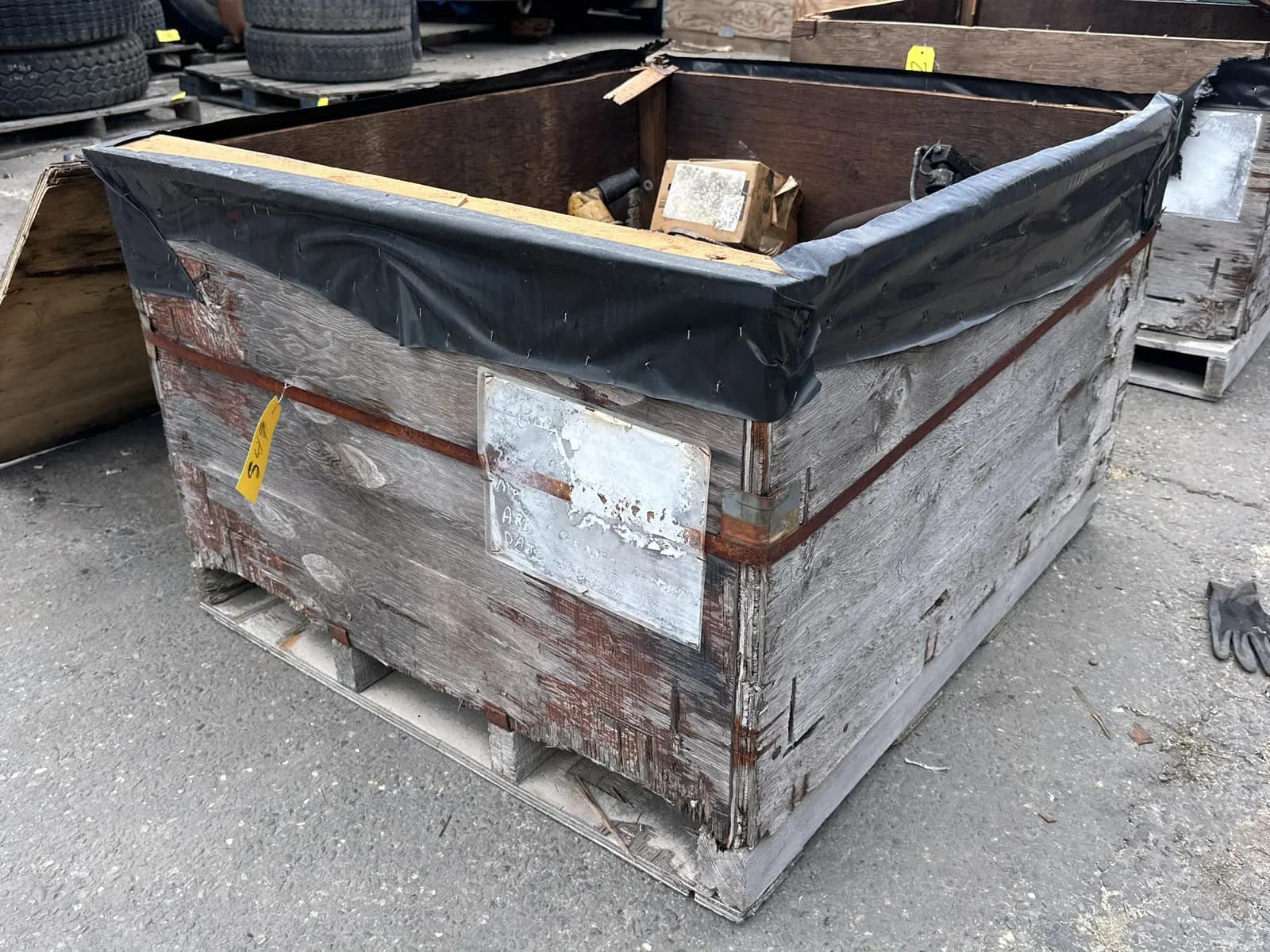 contents-of-crate-assorted-engine-core-parts-mvtlov8r
