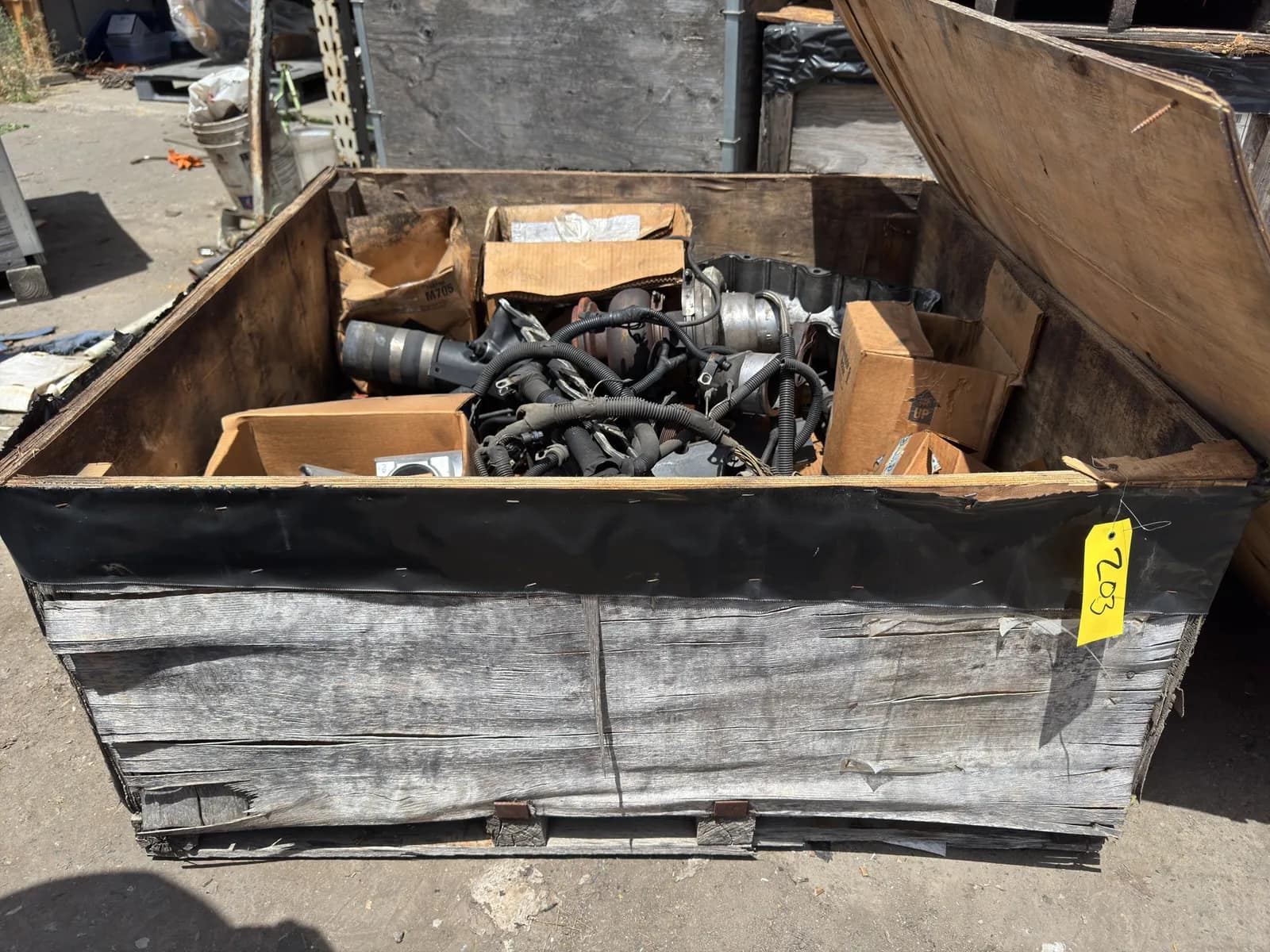 contents-of-bin-assorted-diesel-engine-core-parts-mvtloxhz