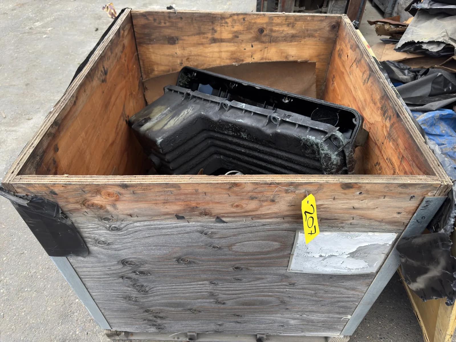 contents-of-crate-assorted-diesel-engine-core-parts-mvtloyfg