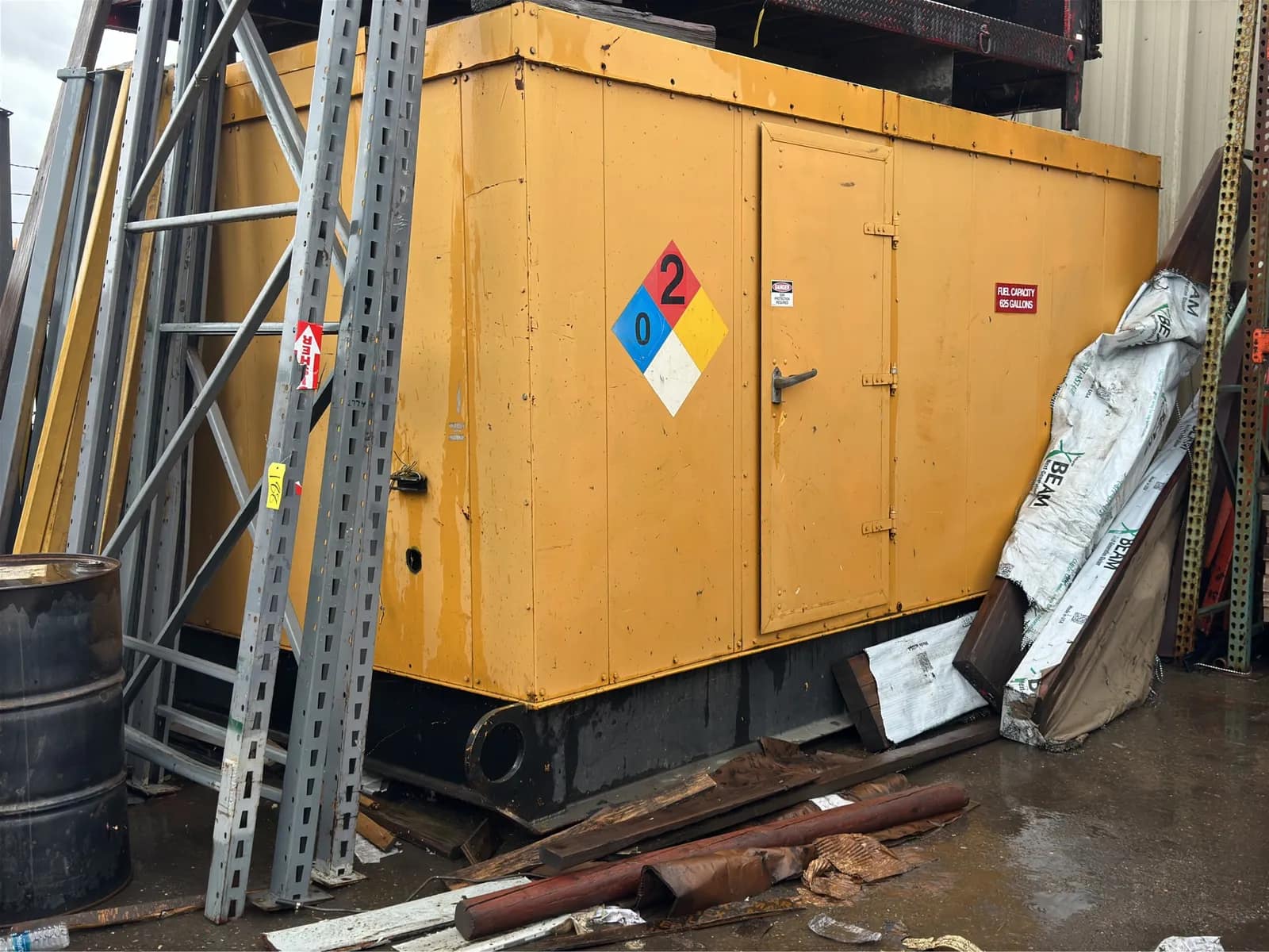 625-gallon-flammable-containment-container-with-bulk-lot-of-peterbilt-mud-flaps-inside-included-mvtlp0kl