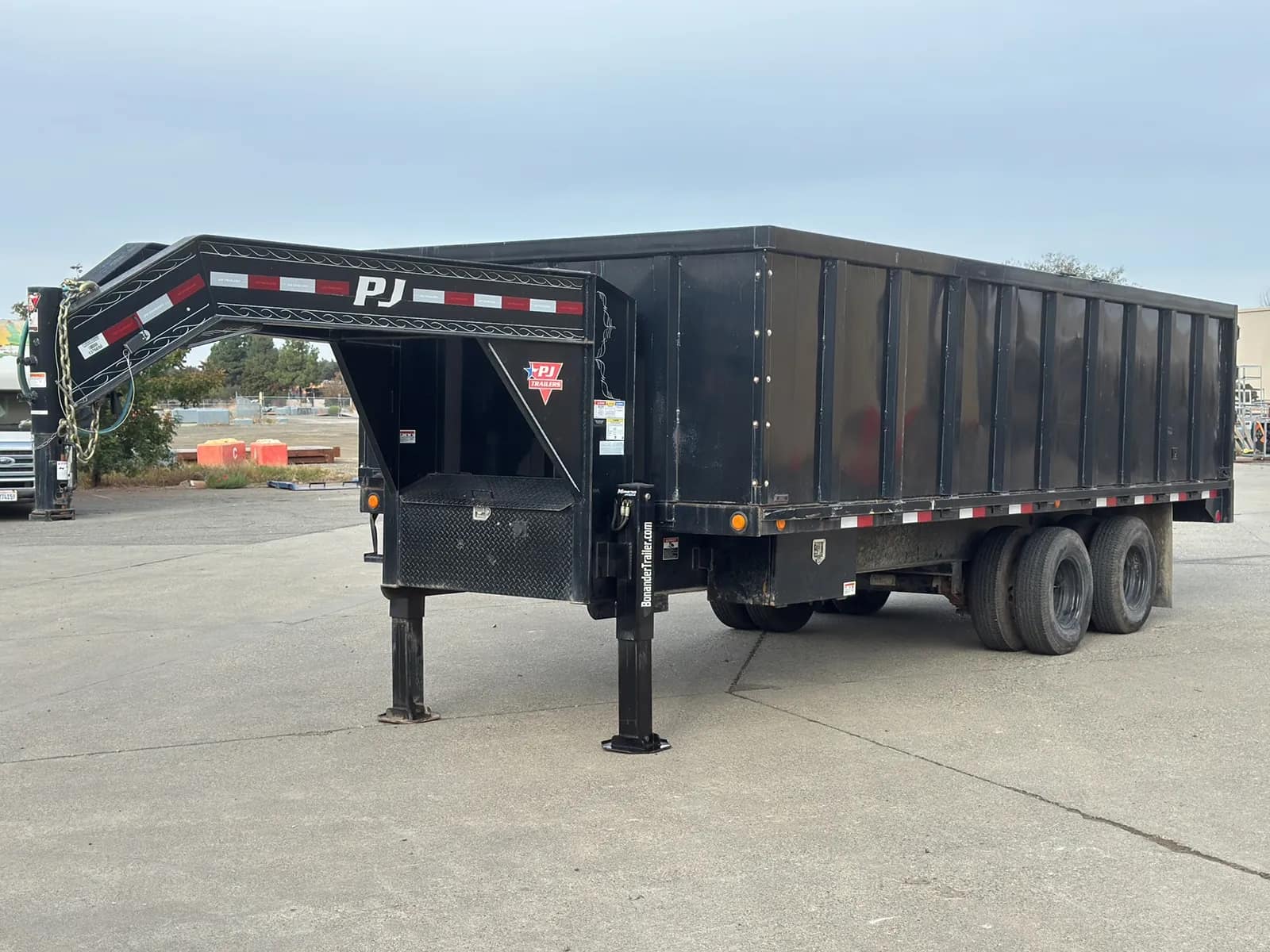 2022-pj-3d302-20-gooseneck-dump-trailer-mvvj9b3x