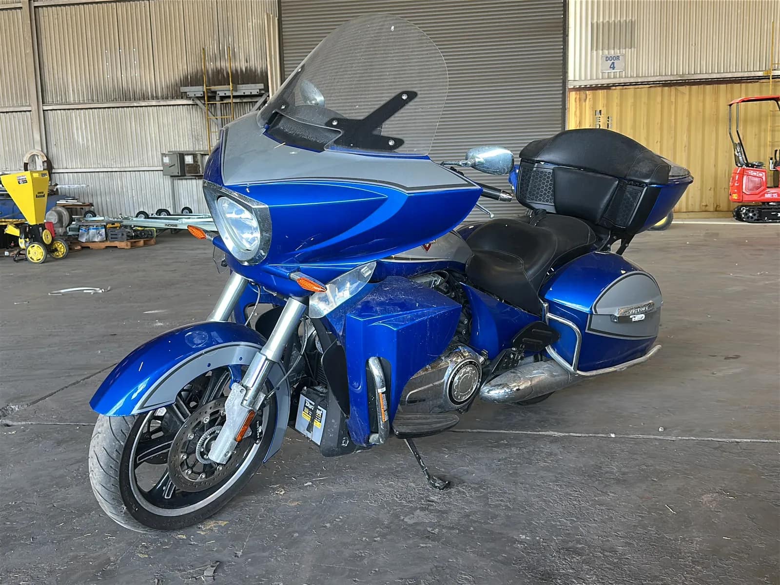 2014-victory-cross-country-tour-motorcycle-mvvj62hw